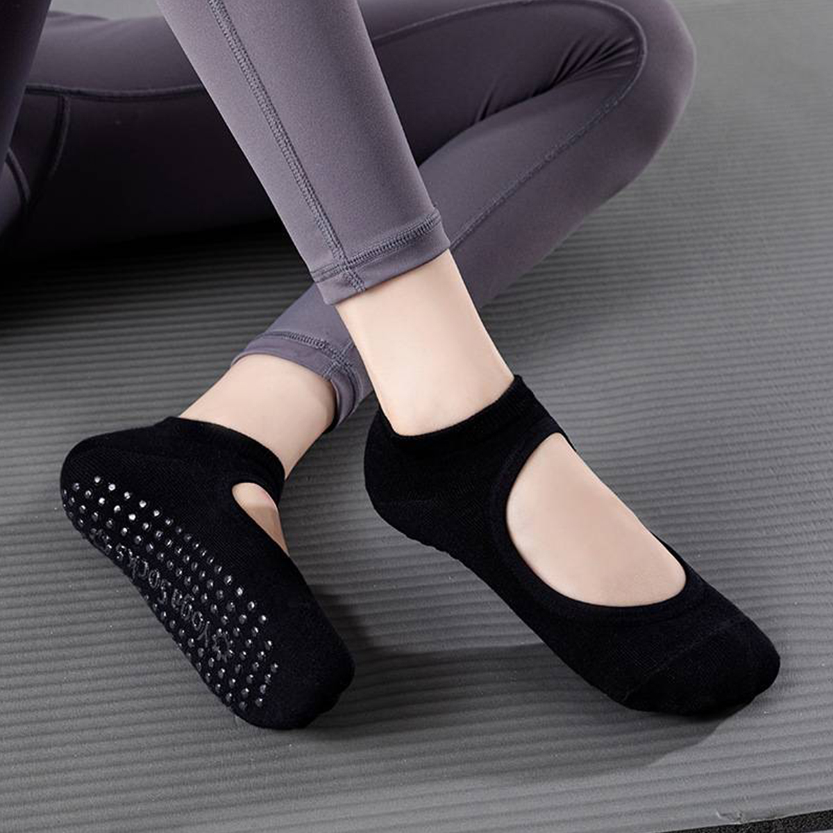 Non-Slip Yoga Socks for Women  – Yoga & Fitness Center recenzja i cena
