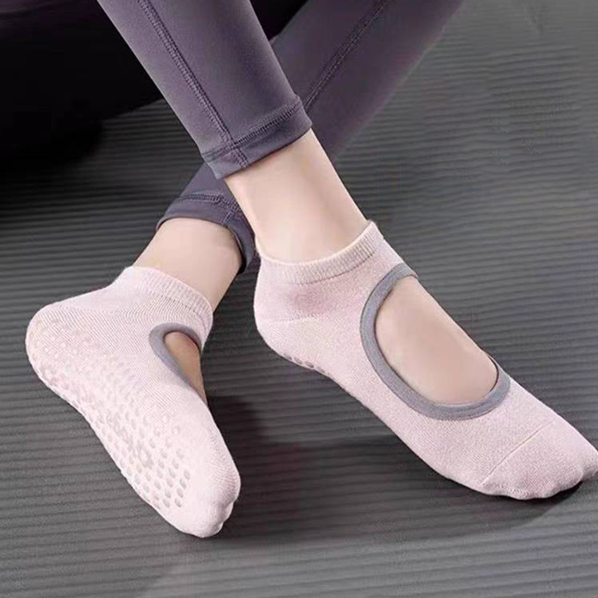 Non-Slip Yoga Socks for Women  – Yoga & Fitness Center recenzja i cena